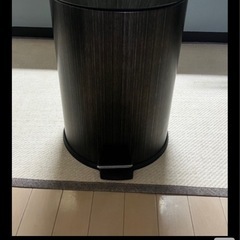 ペダル式ゴミ箱の画像