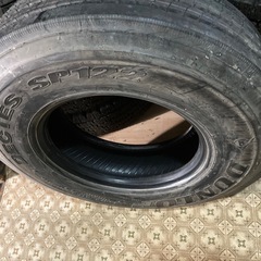 4トン 夏タイヤ　225/90R17.5 1本のみの画像