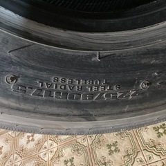4トン 夏タイヤ　225/90R17.5 1本のみの画像