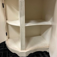 アンティーク風キャビネットの画像