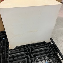 アンティーク風キャビネットの画像