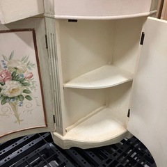 アンティーク風キャビネットの画像