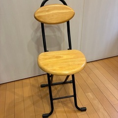 折りたたみ椅子の画像