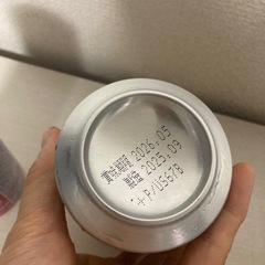 缶ビールとエナジードリンクの画像