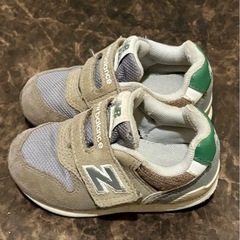 ニューバランス　キッズスニーカー　の画像