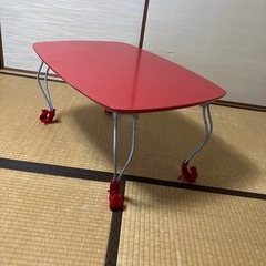 赤いテーブルの画像