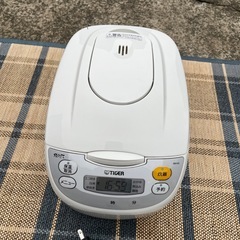★美品 動作良好★tiger タイガー マイコン 炊飯ジャー jbh-g101 5.5合★2017年製★の画像