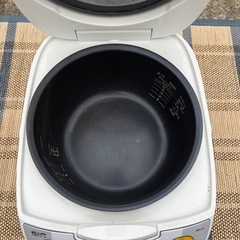 ★美品 動作良好★tiger タイガー マイコン 炊飯ジャー jbh-g101 5.5合★2017年製★の画像