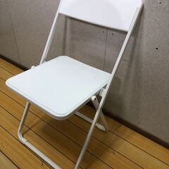  折りたたみチェア ホワイト スチールフレーム 軽量 コンパクト 省スペース収納 パイプ椅子 ミーティングチェア シンプルデザイン 251026-7の画像