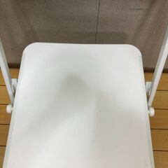  折りたたみチェア ホワイト スチールフレーム 軽量 コンパクト 省スペース収納 パイプ椅子 ミーティングチェア シンプルデザイン 251026-7の画像