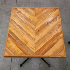 ≪zyt2521ジ限≫『複数在庫』業務用カフェテーブル 古材テーブル 幅70cm 奥行80cm ブラウン系 ヘリンボーン ヴィンテージ風/おしゃれ/レストラン/飲食店/店舗/中古家具/宮城県仙台市 71016-10の画像