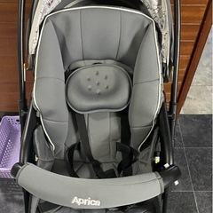 aprica ベビーカーの画像