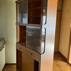 昭和レトロ　食器棚の画像