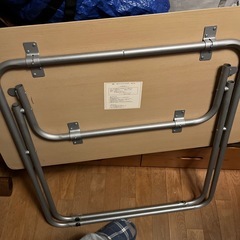 折りたたみテーブルの画像