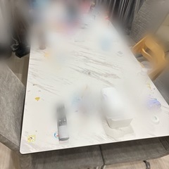 ダイニングテーブルの画像