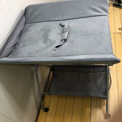 折りたたみ式 ベビーチェンジングテーブル おむつ替え台 キャスター付き 収納ポケット付 グレー コンパクト収納 ベビーベッド代用　88249-2-003の画像