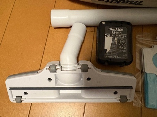 マキタ(makita)CL107FD充電式クリーナ 10.8V クリーニング済み