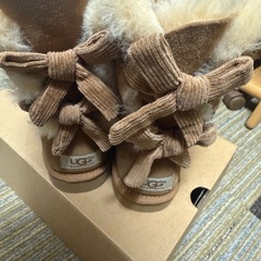 早めに取り引き出来る方 
試着のみ極美品 UGG Australia ベイリーボウ 23cmの画像