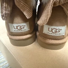 早めに取り引き出来る方 
試着のみ極美品 UGG Australia ベイリーボウ 23cmの画像
