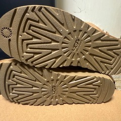 早めに取り引き出来る方 
試着のみ極美品 UGG Australia ベイリーボウ 23cmの画像
