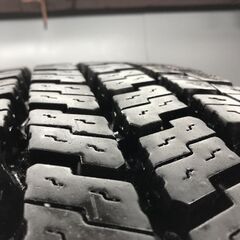 札幌発 YOKOHAMA ZEN 902ZE 10R22.5 14PR 22.5インチ 大型 トラックタイヤ スタッドレス 2本 20年製 バリ溝　(STQ015)の画像