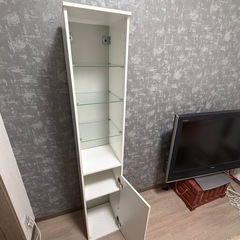 ガラス棚付きキャビネット／収納棚 ホワイト✨ の画像