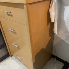 木のタンスの画像