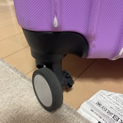 スーツケース紫の画像