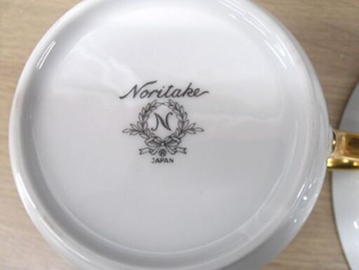 ノリタケ 紅白 モーニング碗皿ペア (色変り) 大倉陶園 Noritake カップ＆ソーサー 2客セット 白磁 苫小牧西店