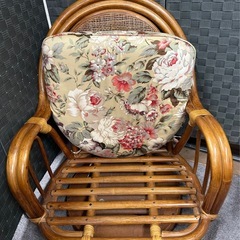 座椅子 藤 ラタン クッション付きの画像