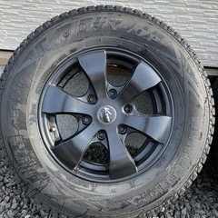 ハイエース ホイール付スタッドレスタイヤセットの画像