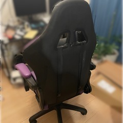 ゲーミングチェア オットマン付きの画像