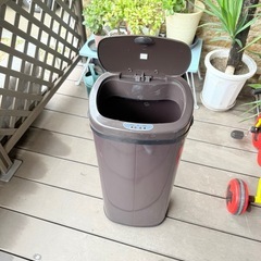 電池式開閉ゴミ箱45ℓの画像