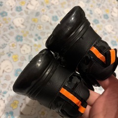 子供冬シューズ19.5cm 暖かい撥水加工　黒系　裏毛つき 　の画像