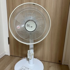 【ジャンク】 DCモーター搭載扇風機　リモコン付き　電源入りません の画像