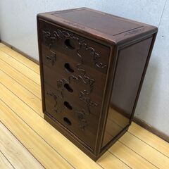 葡萄唐草彫刻 木製五段チェスト 小引き出し 和風収納 アンティーク調 木製家具 書斎 和モダン クラシックインテリア 【糸島市内 送料無料】251026-9の画像