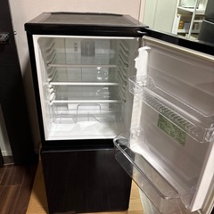 冷蔵庫　黒
の画像