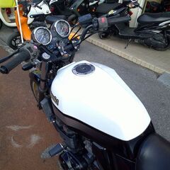 NO.5505 ＺＲＸ－Ⅱ　水冷４サイクル１６バルブエンジン　６ポットキャリパー　後期モデル　イモビキー　タンデムバー　フェンダーレス　ホワイト／グレー／ブラック　☆彡の画像
