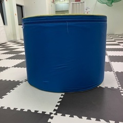 ドーナツ型の遊具の画像