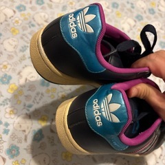 adidasレディーススニーカー23.5cm の画像