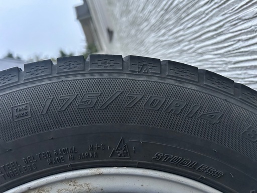 スタッドレスタイヤ　175/70R/14