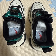 スニーカー22サイズの画像