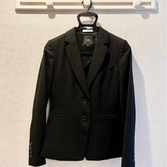 レディーススーツ　9号の画像