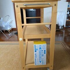 キャスター付き台所用ワゴン要りませんかの画像