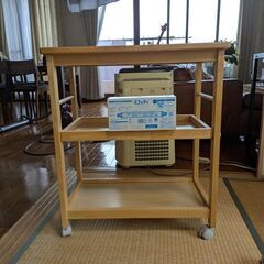 キャスター付き台所用ワゴン要りませんかの画像