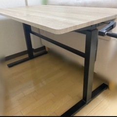 昇降デスクの画像