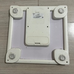 OMRON 体重計の画像