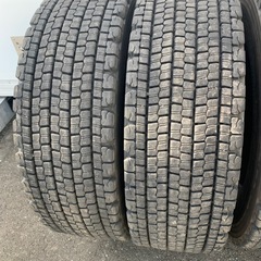 ブリジストン W900 スタッドレス　245/70R19.5 4本　22年製
　の画像