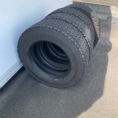 ブリジストン W900 スタッドレス　245/70R19.5 4本　22年製
　の画像
