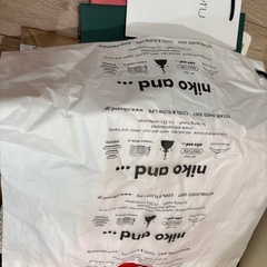 今日中なら無料！！ハイブランド紙袋などまとめ売り　おそらく80枚くらいの画像